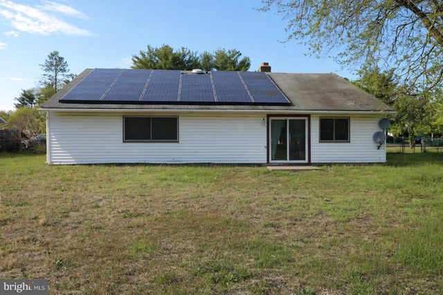 37 PINEWOOD LN, Sicklerville, NJ 08081