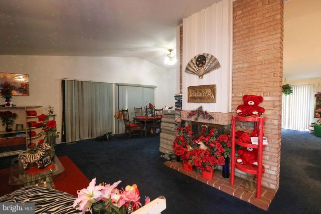 37 PINEWOOD LN, Sicklerville, NJ 08081