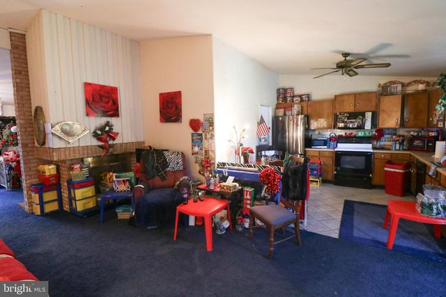 37 PINEWOOD LN, Sicklerville, NJ 08081