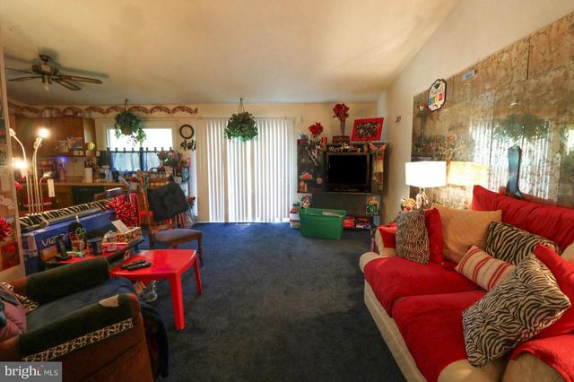 37 PINEWOOD LN, Sicklerville, NJ 08081