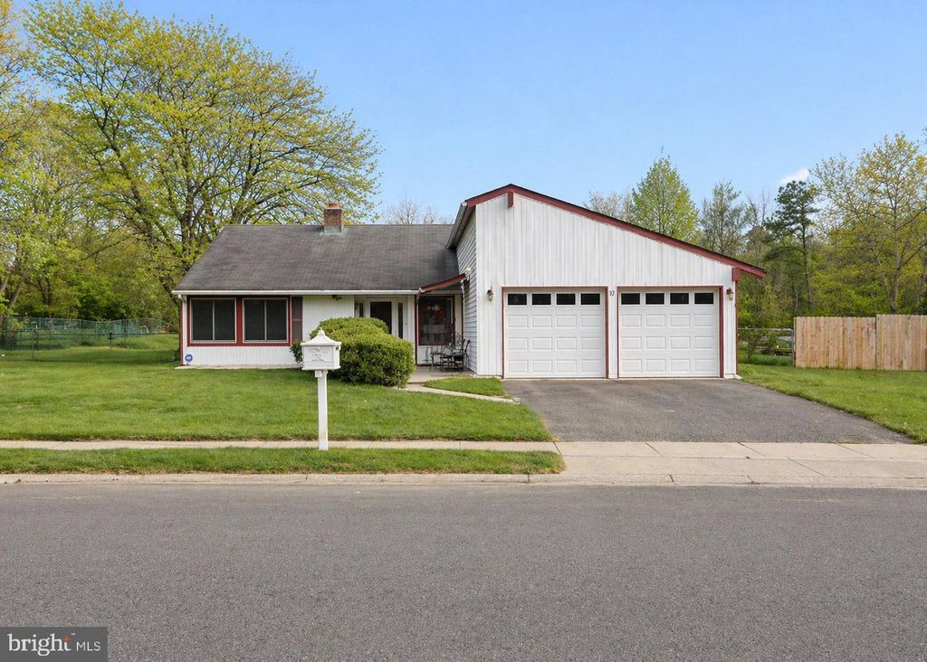 37 PINEWOOD LN, Sicklerville, NJ 08081