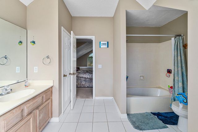 132 Wedgewood Lane, Crestview, FL 32536