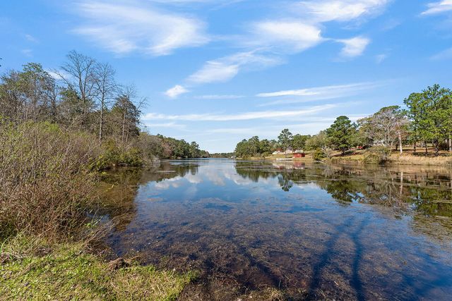 132 Wedgewood Lane, Crestview, FL 32536