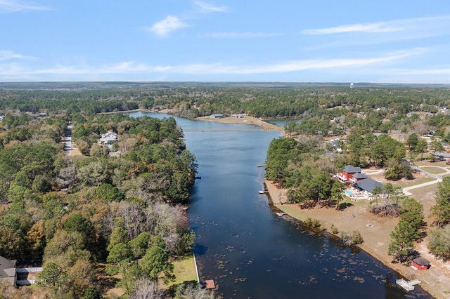 132 Wedgewood Lane, Crestview, FL 32536