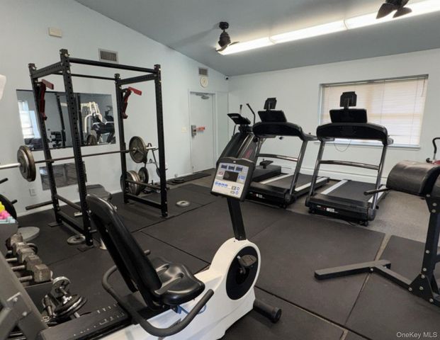 2453 D Union Boulevard 4A, Islip, NY 11751
