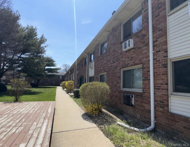 2453 D Union Boulevard 4A, Islip, NY 11751