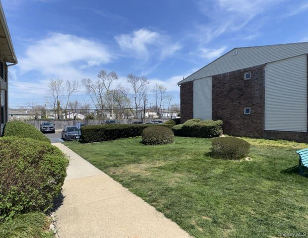 2453 D Union Boulevard 4A, Islip, NY 11751