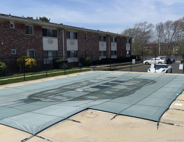 2453 D Union Boulevard 4A, Islip, NY 11751