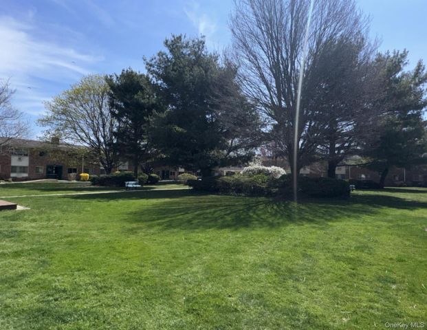 2453 D Union Boulevard 4A, Islip, NY 11751