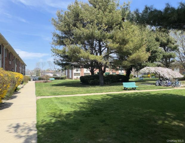 2453 D Union Boulevard 4A, Islip, NY 11751
