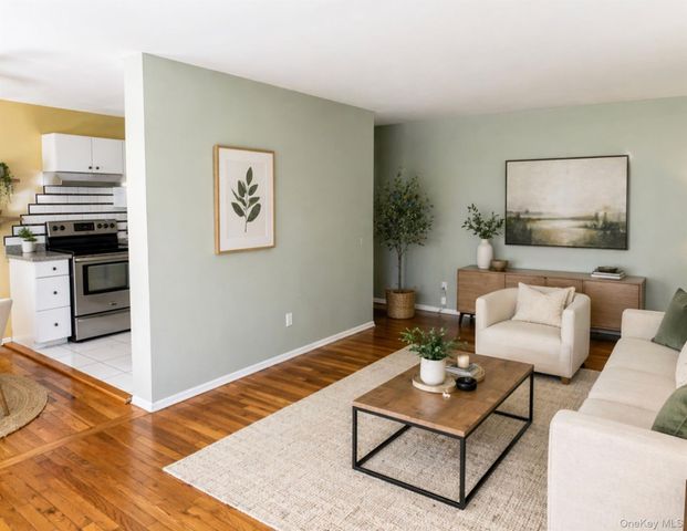 2453 D Union Boulevard 4A, Islip, NY 11751