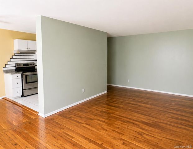 2453 D Union Boulevard 4A, Islip, NY 11751