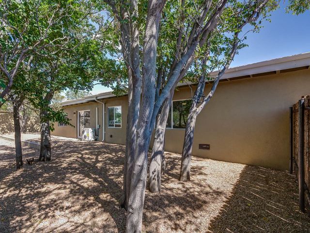 1727 Callejon Emilia, Santa Fe, NM 87501