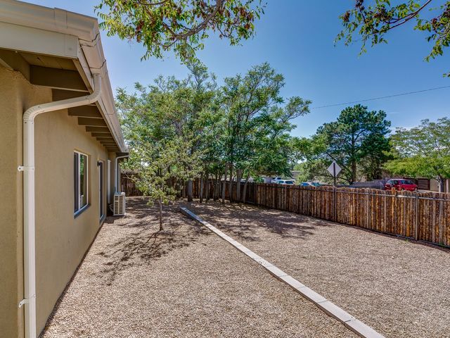1727 Callejon Emilia, Santa Fe, NM 87501