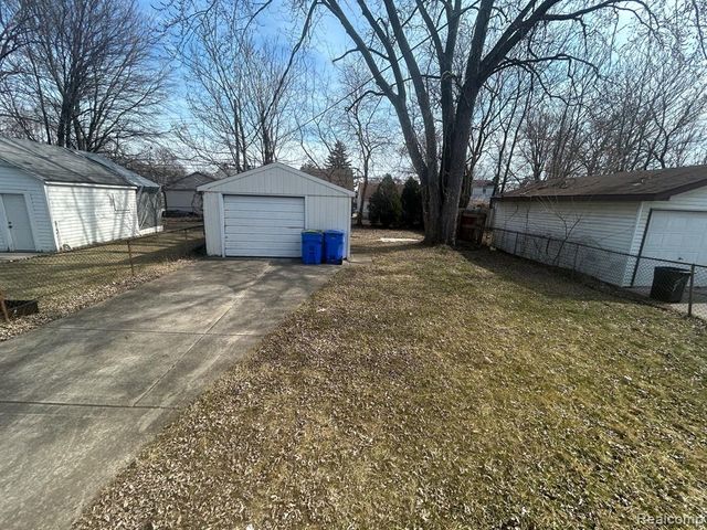 21076 Atlantic Avenue, Warren, MI 48091