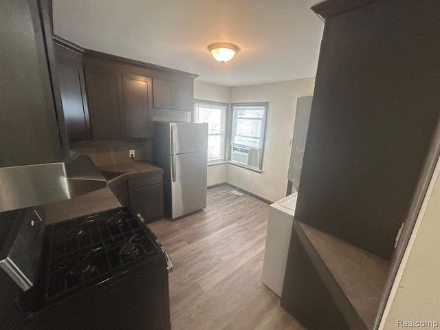 21076 Atlantic Avenue, Warren, MI 48091
