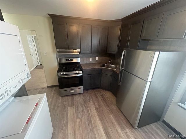 21076 Atlantic Avenue, Warren, MI 48091
