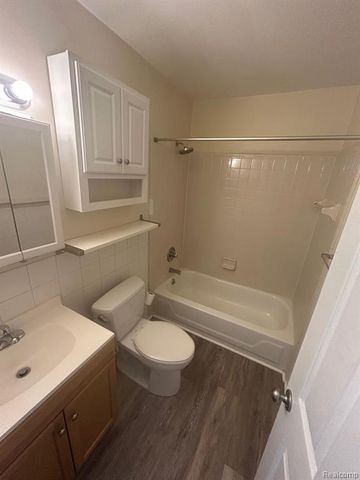 21076 Atlantic Avenue, Warren, MI 48091