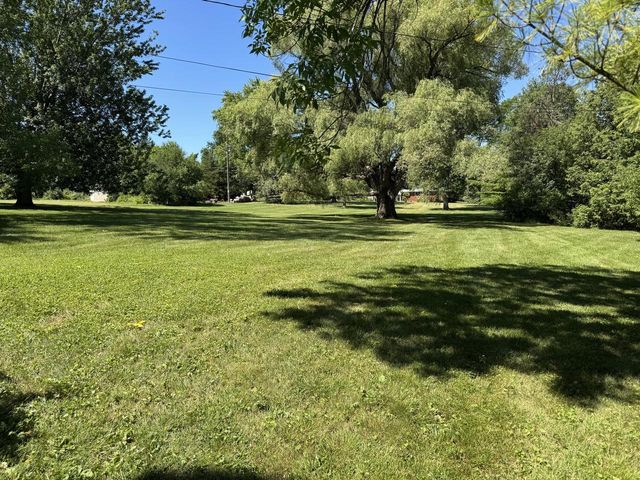 10117 N Greenview DRIVE, Mequon, WI 53092