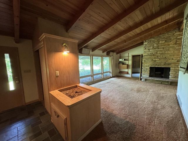 10117 N Greenview DRIVE, Mequon, WI 53092