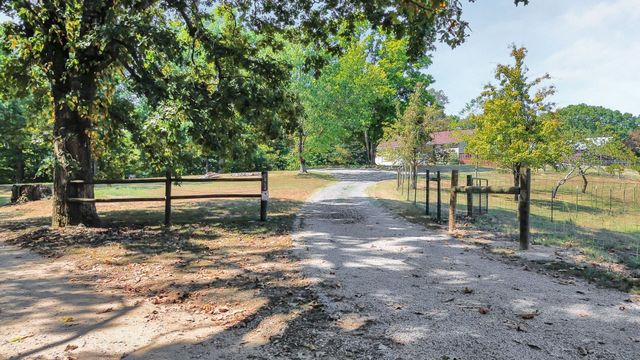 7464 Harrington Place, Lyles, TN 37098
