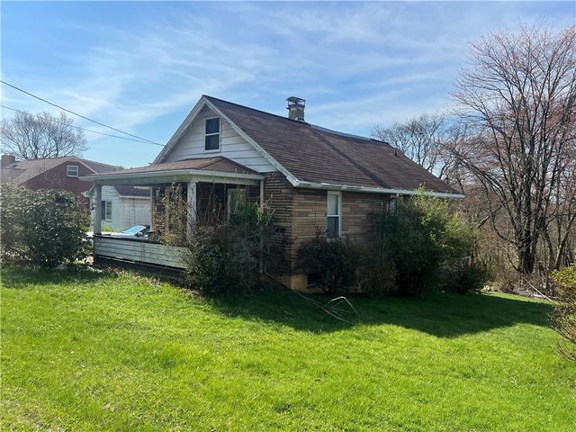 869 E Hill Dr, New Kensington, PA 15068
