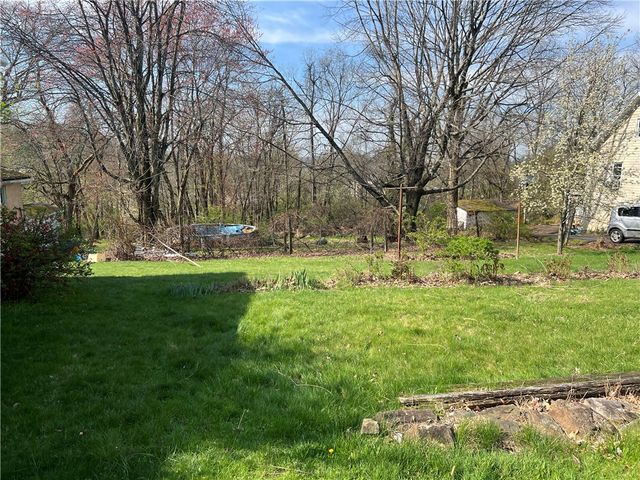869 E Hill Dr, New Kensington, PA 15068