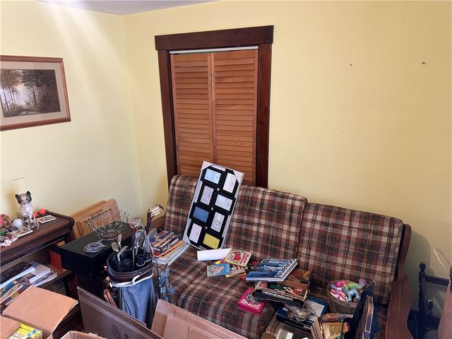869 E Hill Dr, New Kensington, PA 15068