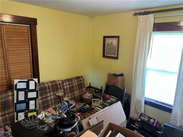 869 E Hill Dr, New Kensington, PA 15068