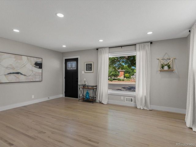 7296 Avrum Dr, Denver, CO 80221