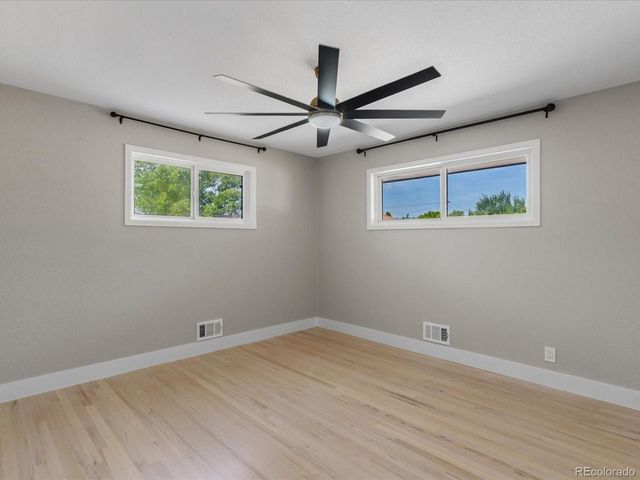 7296 Avrum Dr, Denver, CO 80221