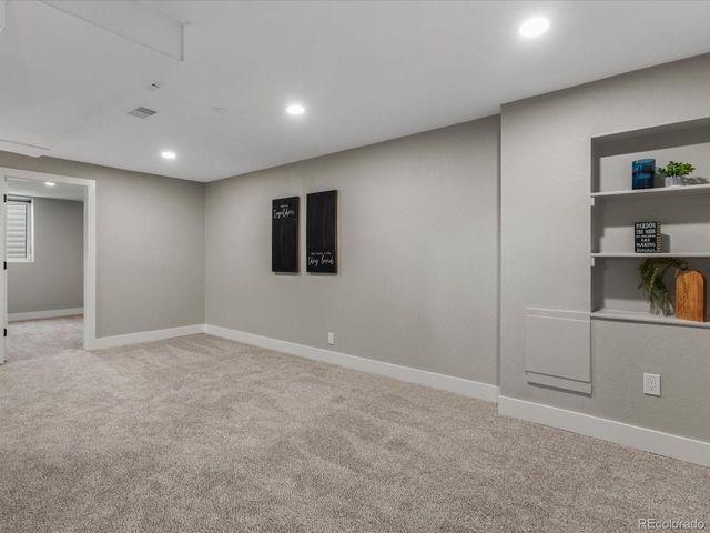 7296 Avrum Dr, Denver, CO 80221