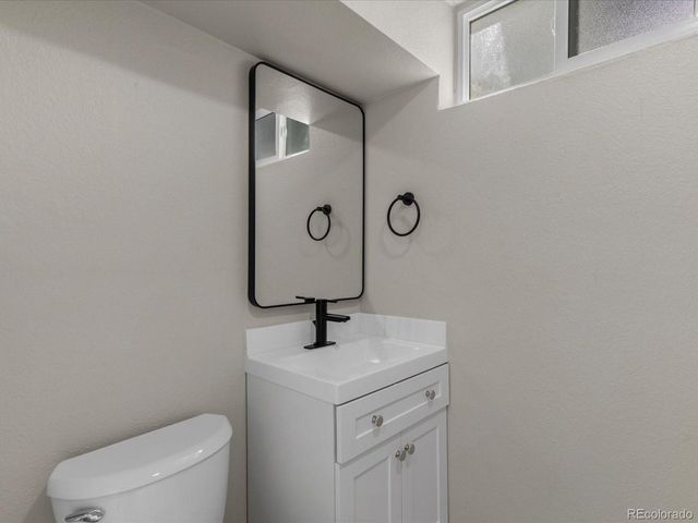 7296 Avrum Dr, Denver, CO 80221