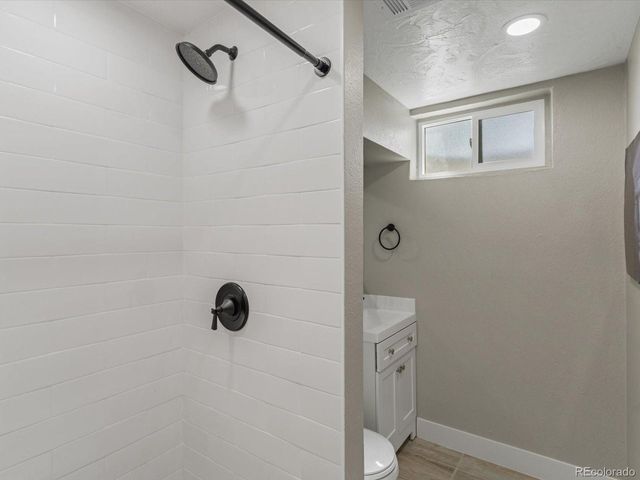7296 Avrum Dr, Denver, CO 80221