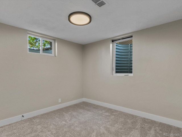7296 Avrum Dr, Denver, CO 80221