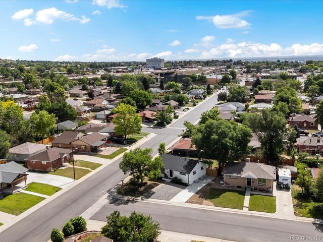 7296 Avrum Dr, Denver, CO 80221