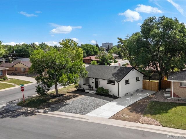 7296 Avrum Dr, Denver, CO 80221