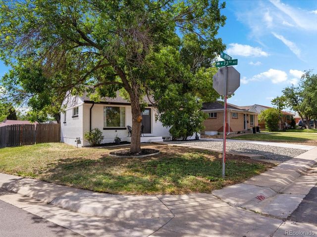 7296 Avrum Dr, Denver, CO 80221