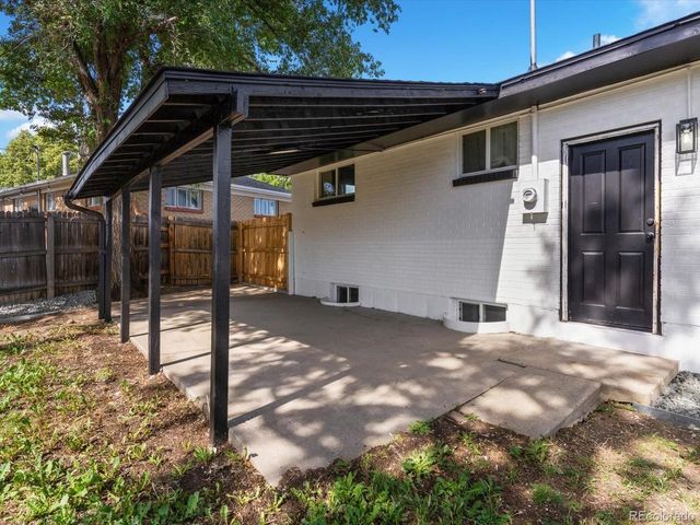 7296 Avrum Dr, Denver, CO 80221