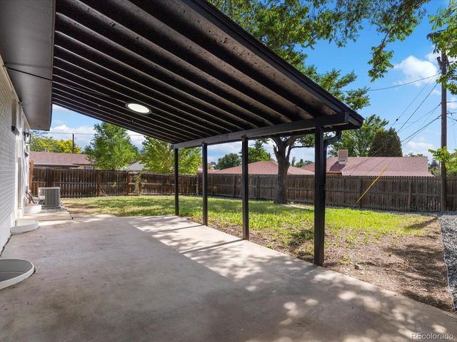 7296 Avrum Dr, Denver, CO 80221