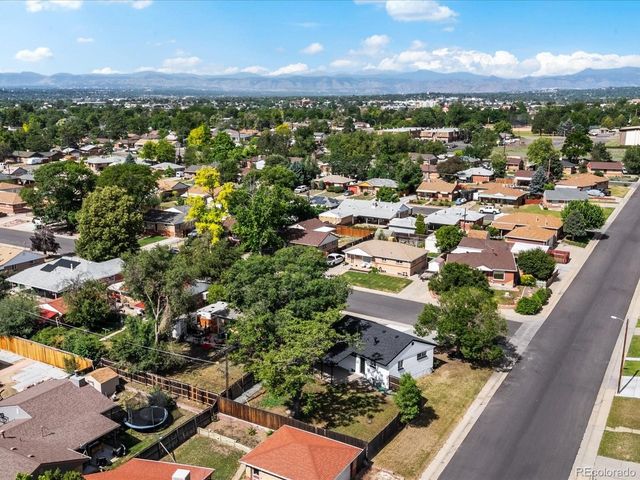 7296 Avrum Dr, Denver, CO 80221