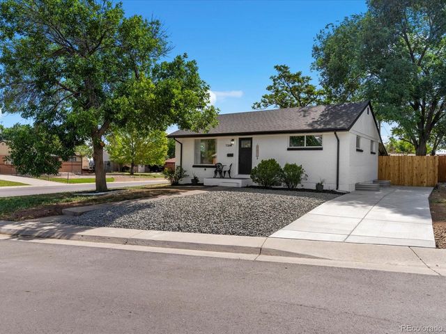 7296 Avrum Dr, Denver, CO 80221