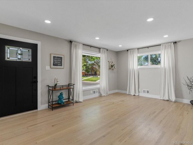 7296 Avrum Dr, Denver, CO 80221