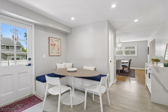 28 CANTERBURY LANE, Millburn Twp., NJ 07078