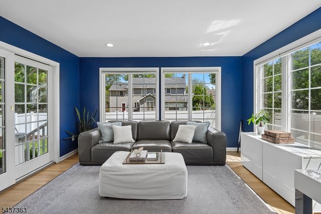 28 CANTERBURY LANE, Millburn Twp., NJ 07078