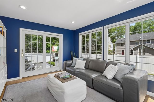 28 CANTERBURY LANE, Millburn Twp., NJ 07078