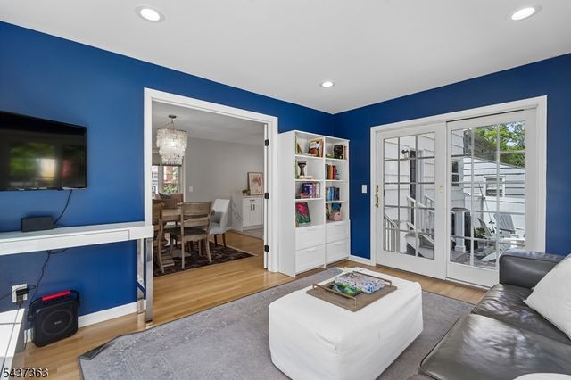 28 CANTERBURY LANE, Millburn Twp., NJ 07078
