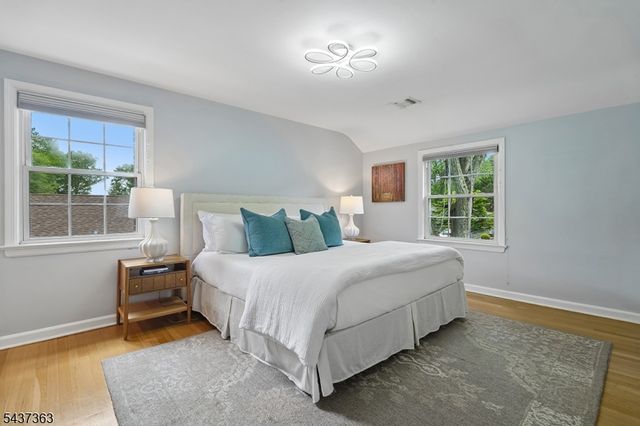 28 CANTERBURY LANE, Millburn Twp., NJ 07078