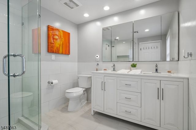 28 CANTERBURY LANE, Millburn Twp., NJ 07078