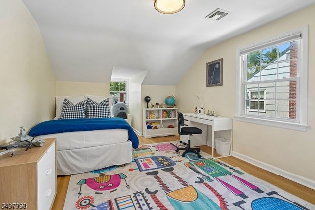 28 CANTERBURY LANE, Millburn Twp., NJ 07078